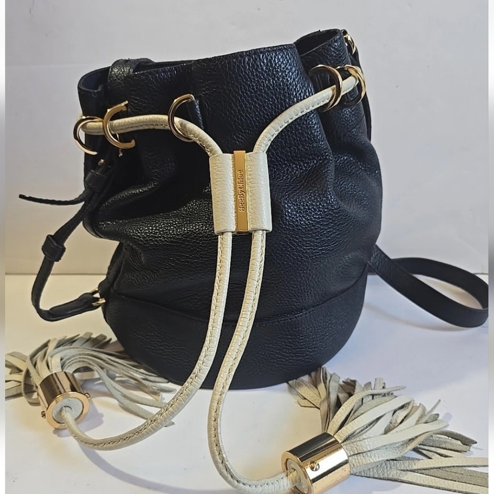 See By Chloe Vickie Elegant Black Leather Shoulder/Bucket Bag